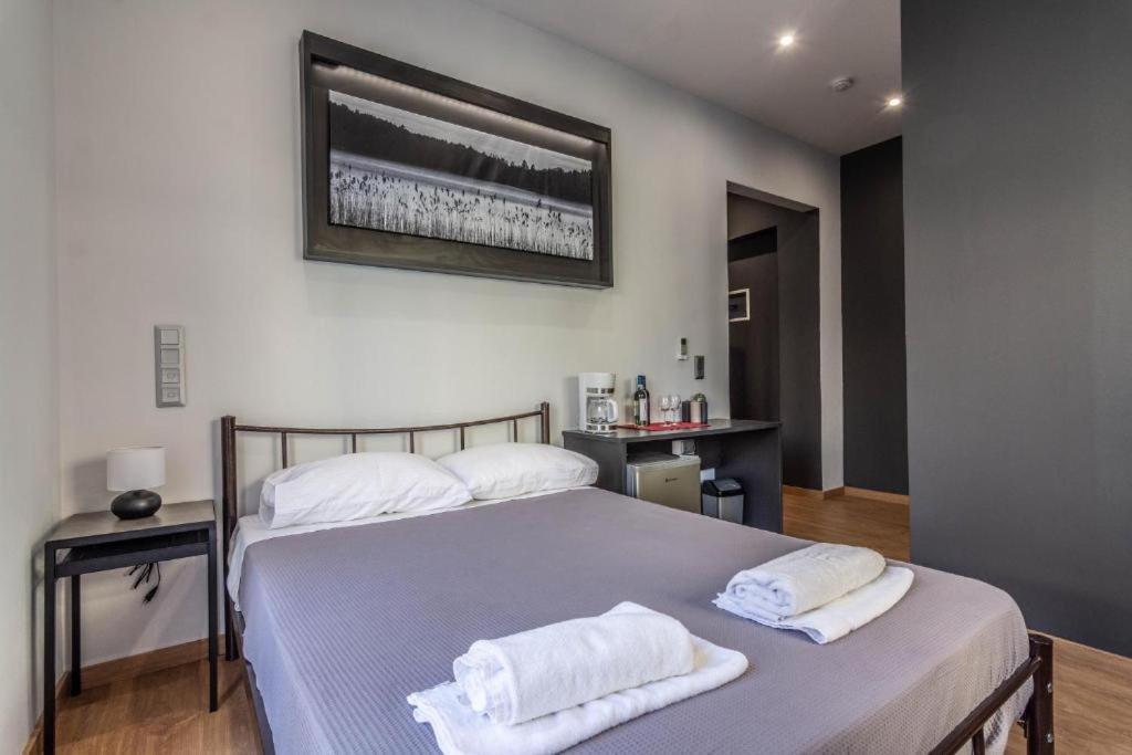 Aris Premium Accommodations Athen Zimmer foto